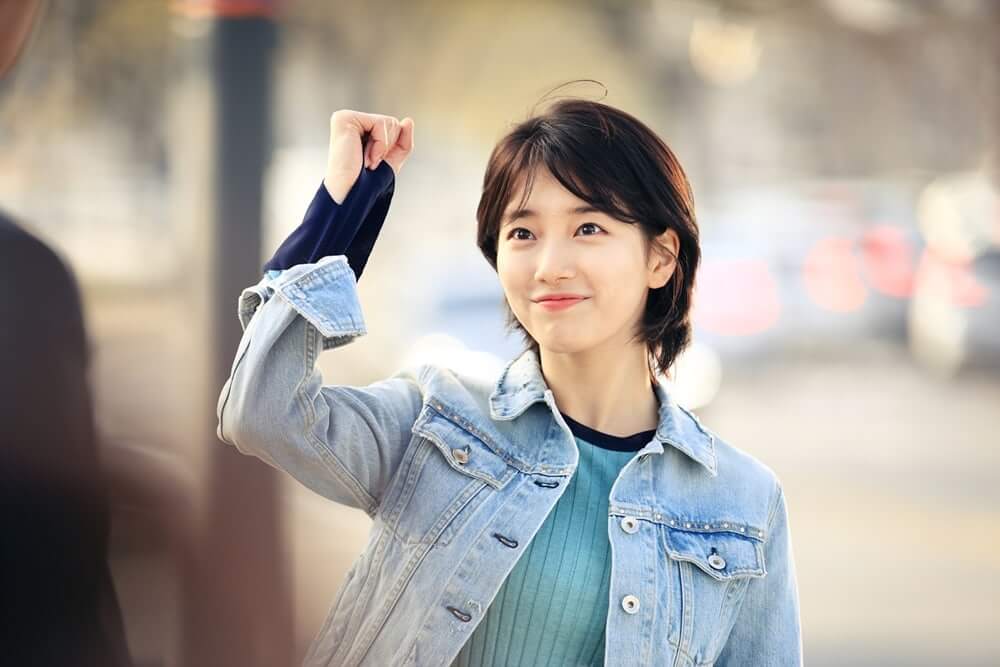 Nam Hong-Joo smiling with a raised fist, in a "keep fighting" gesture