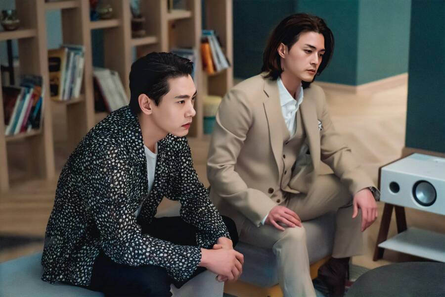 Kang-ho and Won-jun sitting next to each other in the drama Love to Hate You