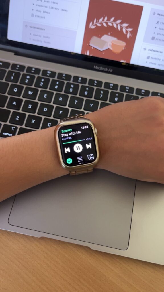apple watch showing music controls