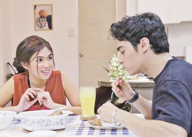 the rain in España luna and kalix having a meal in her condo during college days