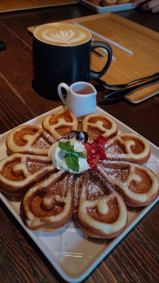 waffle and coffee breakfast at Fujikawaguchiko