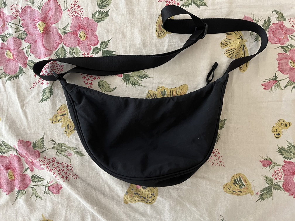 uniqlo small black shoulder bag